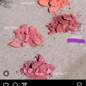 Vapour Beauty blush powder (color: Obsess)